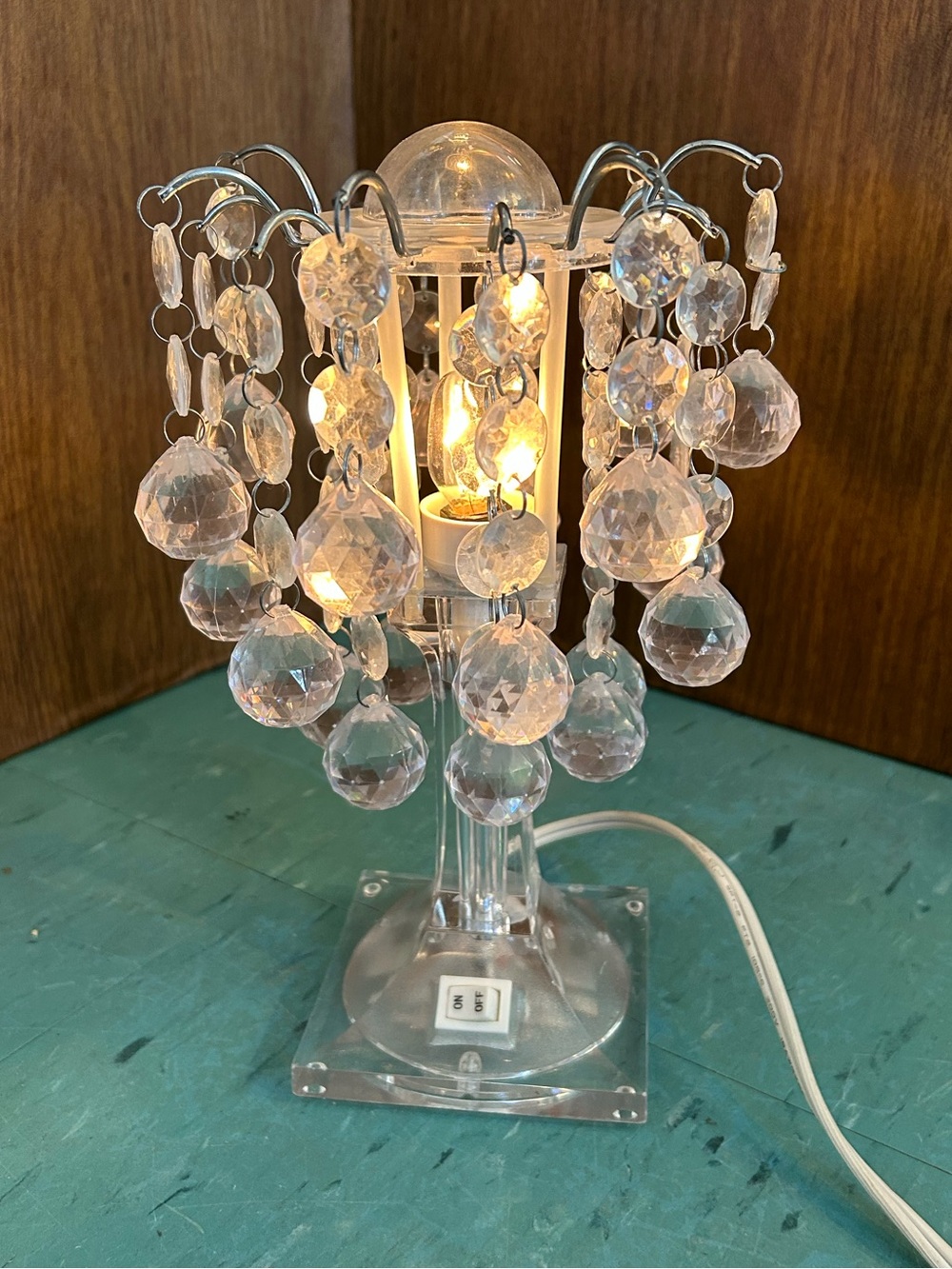 Vintage 1980’s boudoir waterfall acrylic crystals lamp WORKS